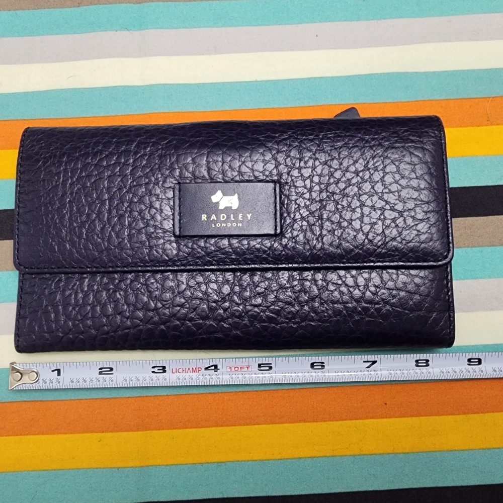 Radley London Passport wallet - Picture 6 of 15